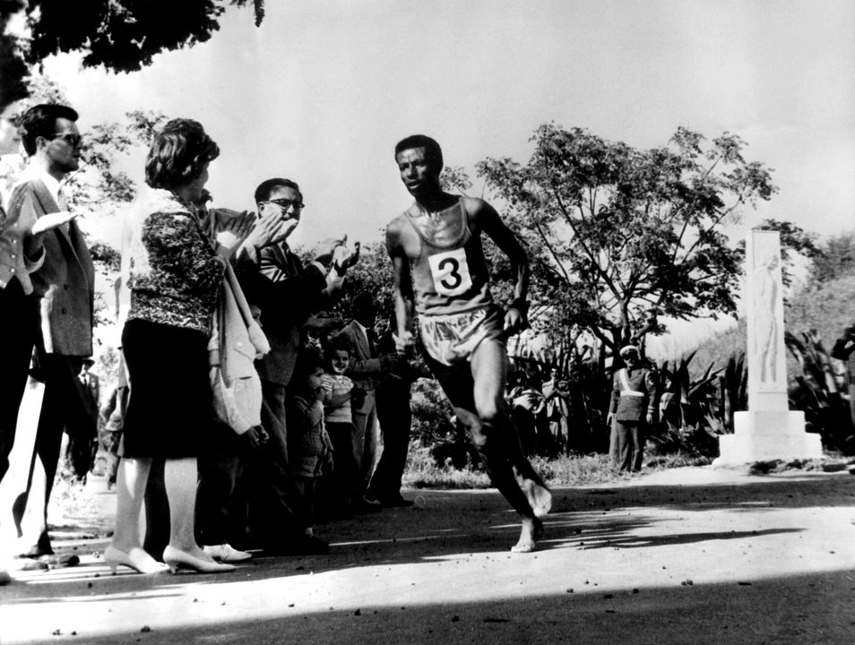 El atleta etíope Abebe Bikila, ganador del maratón en los juegos de Roma 1960 y Tokio 1964. EFE/voo/Archivo