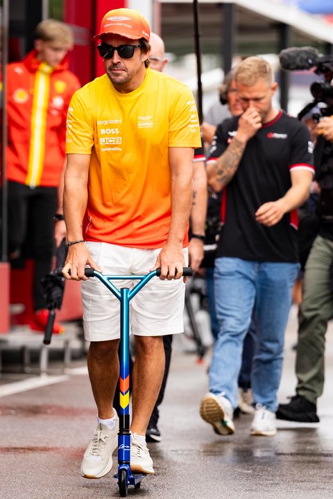 El piloto español Fernando Alonso, del equipo Aston Martin, en el Circuito de Barcelona Cataluña en Montmeló donde este fin de semana se disputa el Gran Premio de España de Fórmula 1.EFE/ Siu Wu