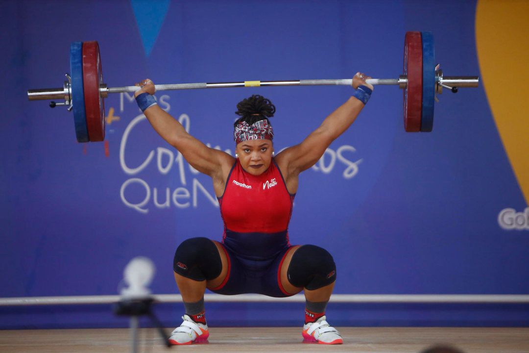 Fotografía de archivo de Neisi Dajomes, campeona olímpica de halterofilia en Tokio 2020, y una de las deportistas de Ecuador con mayores posibilidades de ganar medalla en París 2024. EFE/Luis Eduardo Noriega A.