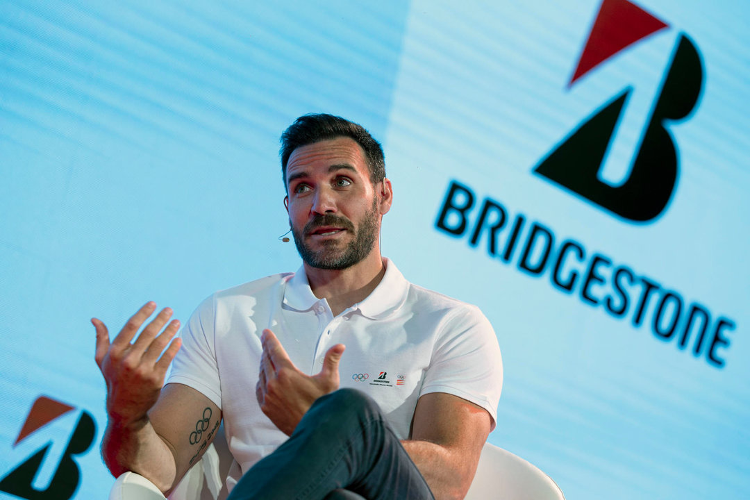 El piragüista Saúl Craviotto participa en un acto de Bridgestone para comenzar la cuenta atrás para los Juegos Olímpicos de París 2024, este martes en la sede del Comité Olímpico Español, en Madrid . EFE/ Daniel Gonzalez