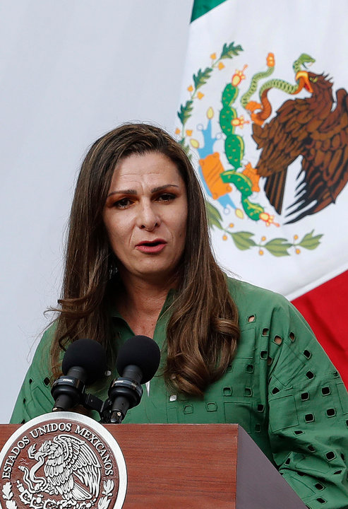 La directora general de la Comisión Nacional del Deporte (Conade) Ana Gabriela Guevara habla durante la ceremonia de abanderamiento de la delegación mexicana que participará en los Juegos Olímpicos de París 2024, en el Palacio Nacional de la Ciudad de México (México). Fotografía de archivo. EFE/Mario Guzmán