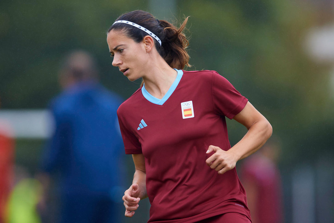 La jugadora de España Aitana Bonmatí durante el entrenamiento de la Selección Española Femenina, este martes en el Stade L'Euraudiere de Nantes, para preparar su participación en los Juegos Olímpicos de París. EFE/RFEF/David_Aliaga/