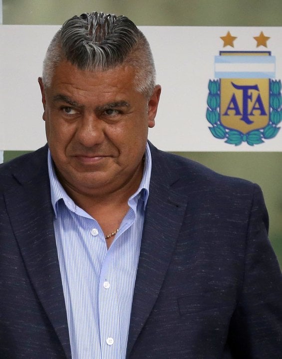 Fotografía de archivo del presidente de la Asociación del Fútbol Argentino (AFA), Claudio Tapia, quien este miércoles elevó un reclamo ante la FIFA por los hechos que rodearon el accidentado debut de la selección sub-23 en los Juegos Olímpicos de París. EFE/Juan Ignacio Roncoroni