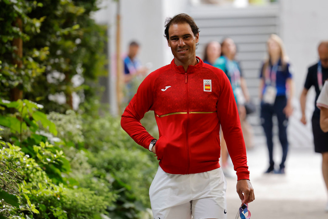 El tenista español Rafa Nadal a su llegada a la ceremonia oficial del sorteo de cuadros de singles y dobles del tenis olímpico celebrado en el Club des Loges del Estade Roland Garros, París. EFE/ Emilio Lavandeira