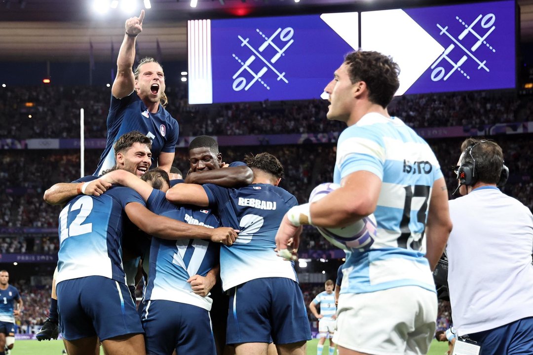 Los jugadores de Francia celebran su victoria ante Argentina. EFE/EPA/CHRISTOPHE PETIT TESSON