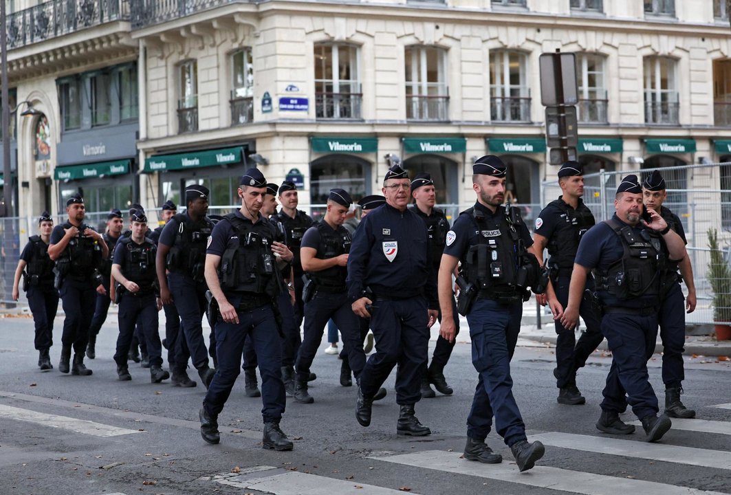 Policías franceses en París. EFE/EPA/MOHAMMED BADRA