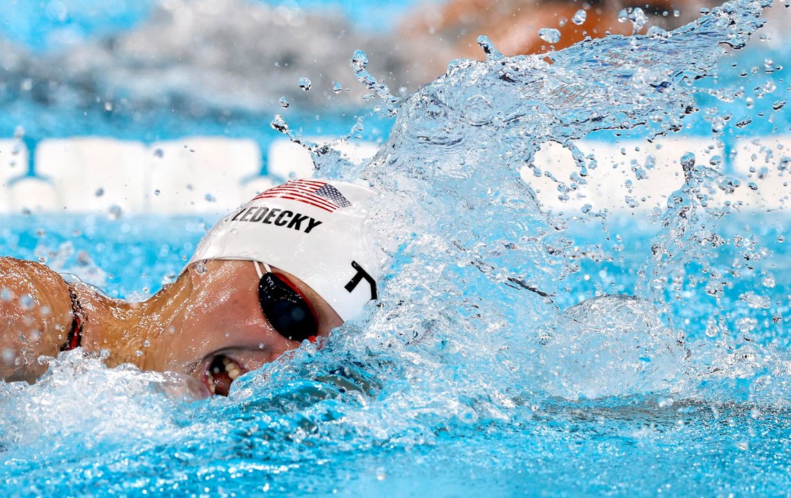 La estadounidense Katie Ledecky compite este sábado en su serie de 400 libre en los Juegos de París 2024. EFE/EPA/FRANCK ROBICHON