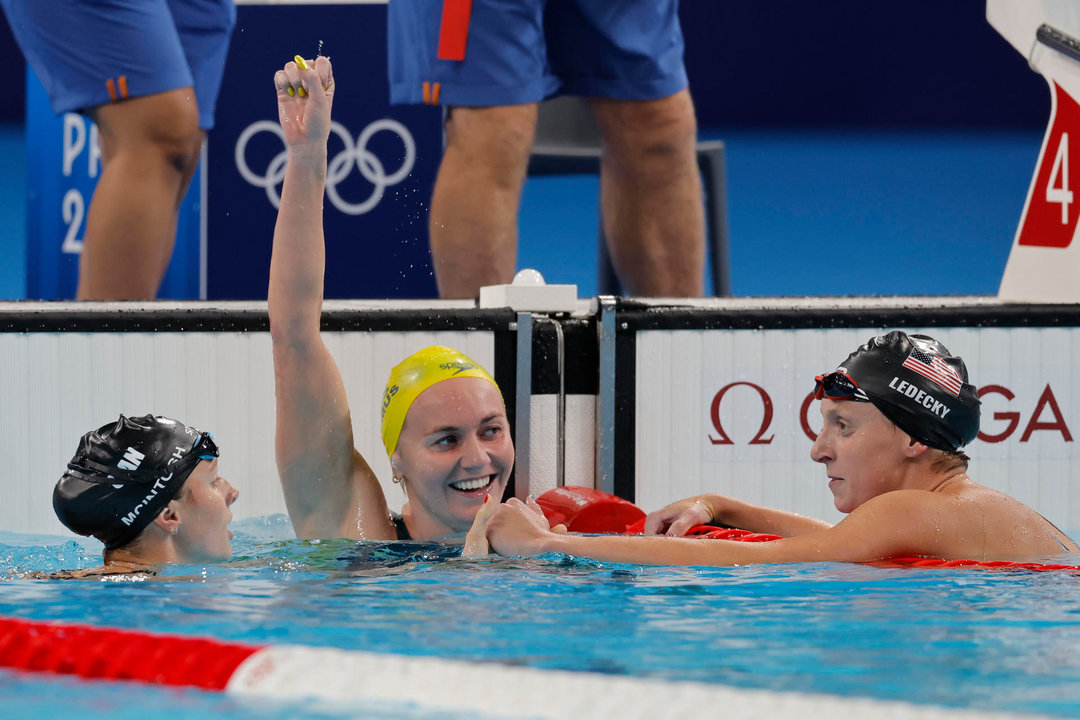 La nadadora australiana Ariarne Titmus gana medalla de Oro en la final de 400m Libre Femenino de los Juegos Olímpicos París 2024, este sábado, en París, Francia. EFE/Lavandeira Jr.