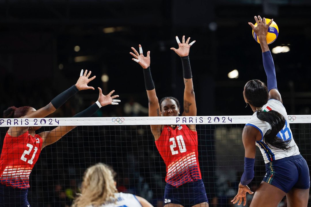 Las 'Reinas del Caribe' dominicanas no pudieron superar su primer obstáculo en los Juegos Olímpicos de París y cayeron por 3-1 (25-19, 24-26, 25-21 y 25-18) ante Italia. EFE/EPA/MAST IRHAM