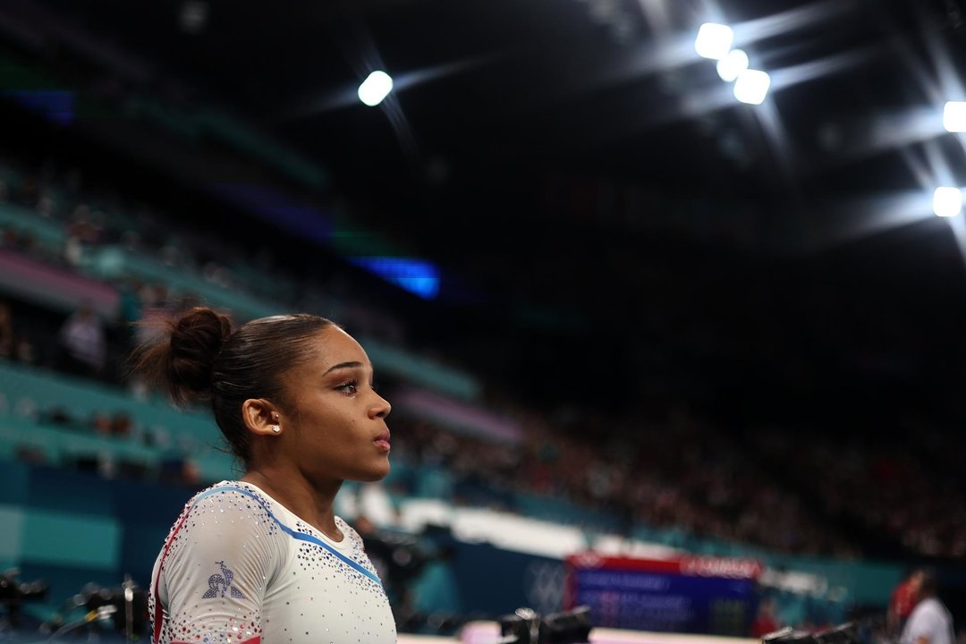 La francesa Melanie de Jesus dos Santos se lamenta en el Bercy Arena in Paris, Francia. EFE/EPA/ANNA SZILAGYI