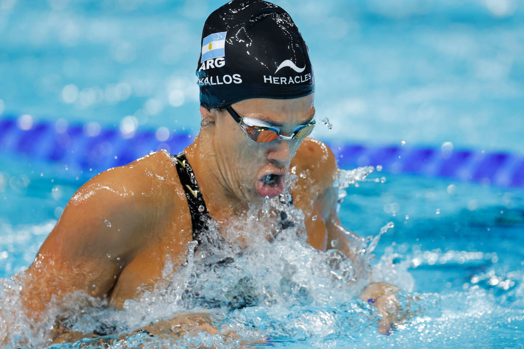 La nadadora argentina Macarena Ceballos compite en la semifinal de 100m Braza Femenino, en La Defense Arena en Nanterre, Francia, con motivo de los Juegos Olímpicos París 2024, este domingo. EFE/ Lavandeira Jr