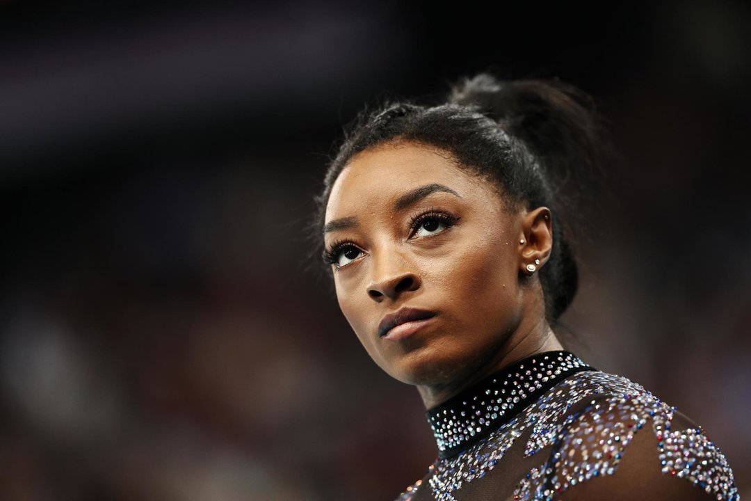 La estadounidense Simone Biles después de su actuación en gimnasia artística en los Juegos Olímpicos de París 2024. EFE/EPA/ANNA SZILAGYI