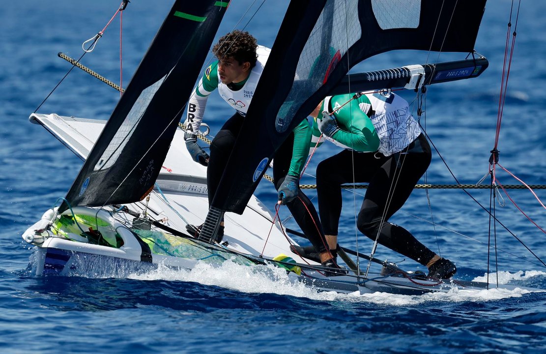 Las braisleñas Marco Soffiatti Grael y Gabriel Silva Simoes en el 49er FX en Marsella, Francia. EFE/EPA/SEBASTIEN NOGIER