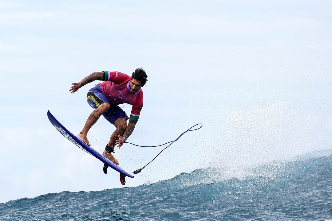 El brasileño Gabriel Medina compite en Teahupo'o (Tahití). EFE/EPA/FAZRY ISMAIL