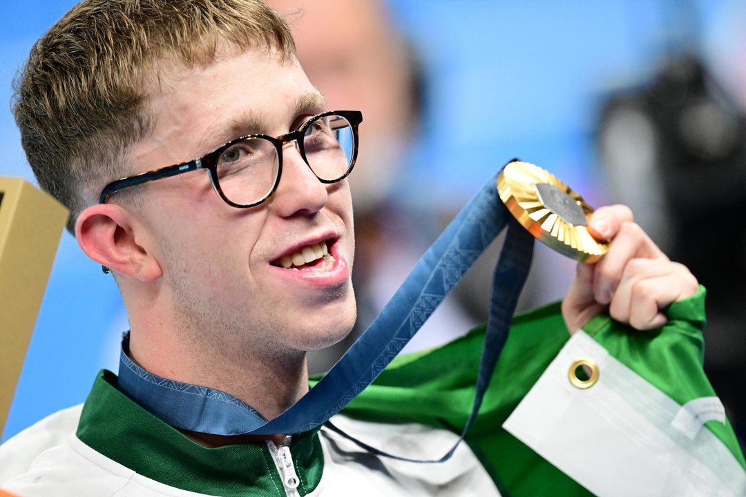 Daniel Wiffen, primer nadador irlandés masculino en subir a los más alto de un podio olímpicos, tras ganar en la piscina de La Defense Arena in Paris, Francia. EFE/EPA/CHRISTIAN BRUNA