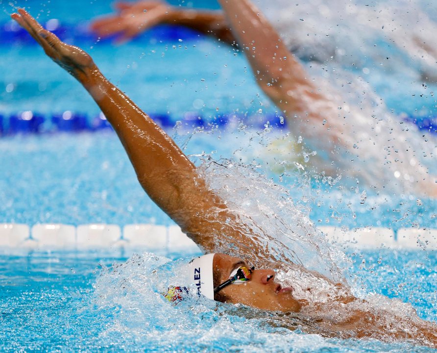 El español Hugo González de Oliveira de España compite en 200 m espalda en los Juegos Olímpicos de París 2024. EFE/EPA/MAST IRHAM