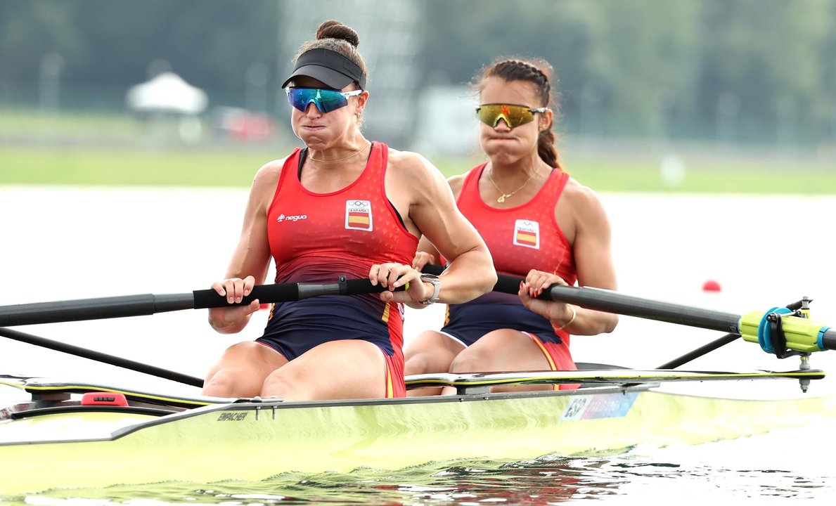 Las españolas Aina Cid y Esther Briz en el Vaires-sur-Marne Nautical Stadium en Vaires-sur-Marne, Francia. EFE/EPA/ALI HAIDER