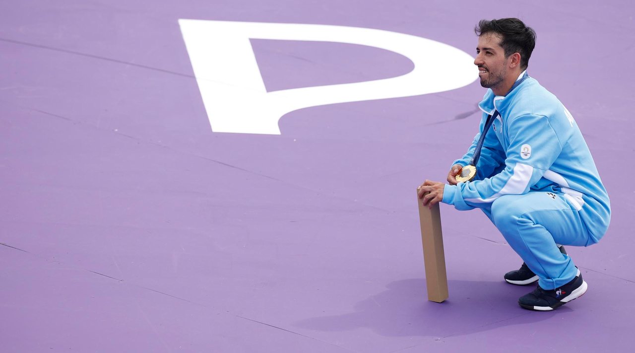 El argentino Jose Torres durante la final de BMX estilo libre en La Concorde en París, Francia.  EFE/EPA/YOAN VALAT