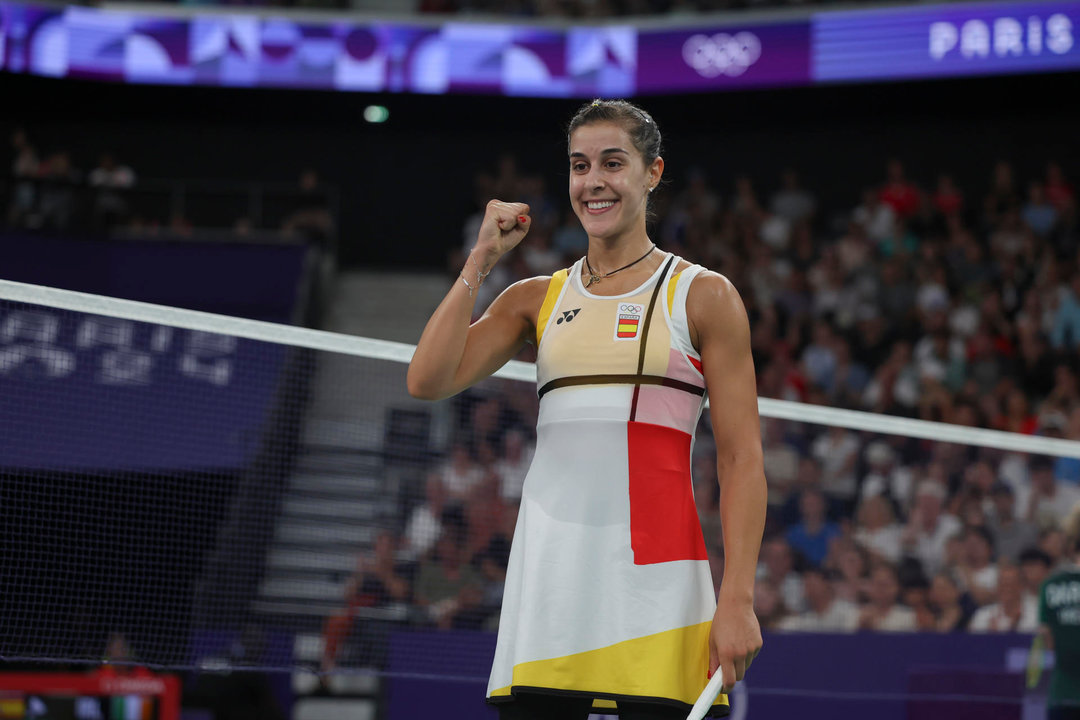 La española Carolina Marín celebra su victoria ante la irlandesa Rachael Darragh en el individual femenino celebrado en el marco de los Juegos Olímpicos, este miércoles, en París, Francia. EFE/ Sashenka Gutierrez/efe