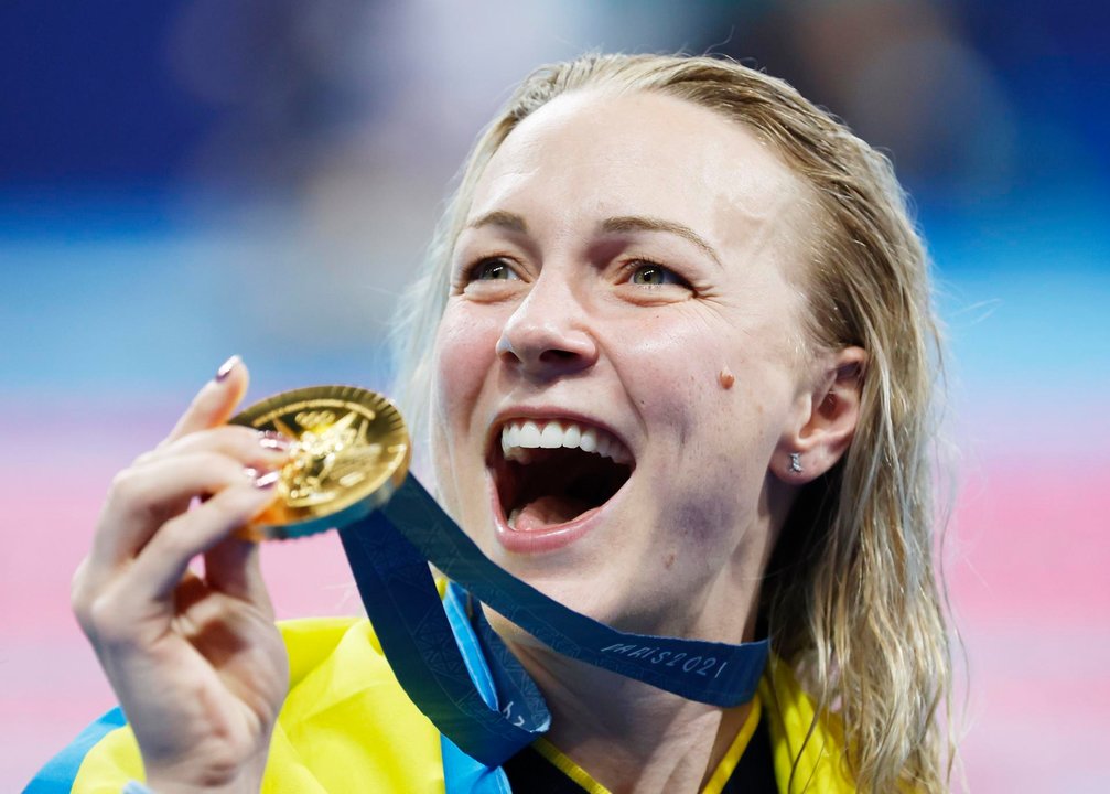 La nadadora sueca Sarah Sjostrom con el oro en la mano. EFE/EPA/MAST IRHAM