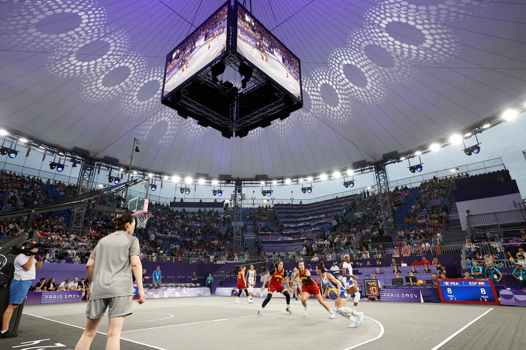 Partido de fase de grupos de Baloncesto 3x3 Femenino de los Juegos Olímpicos de París 2024, entre Francia y España, este miércoles, en la sede La Concorde de la capital francesa. EFE/ Miguel Toña