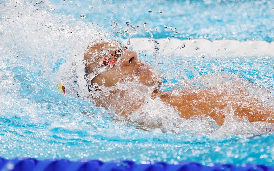 El nadador español Hugo González en la primera semifinal de los 200m espalda en la piscina de La Defense Arena en París, Francia. EFE/EPA/MAST IRHAM