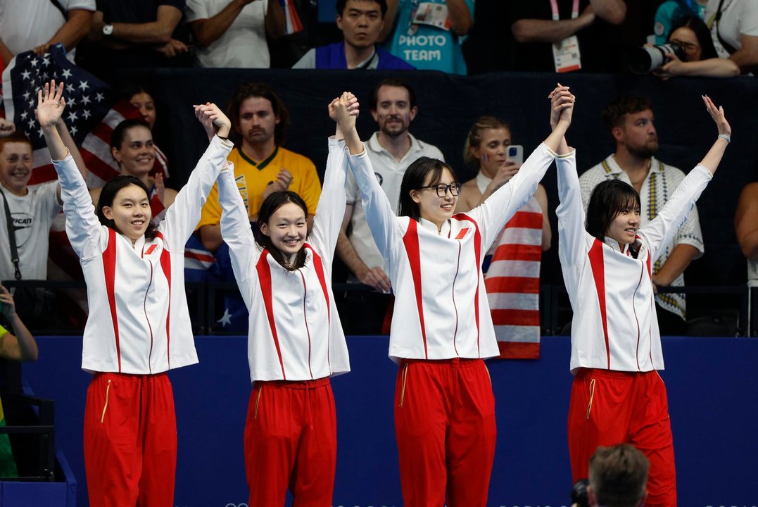 China con el bronce al pecho en la piscina de La Defense Arena en París, Francia. EFE/EPA/FRANCK ROBICHON