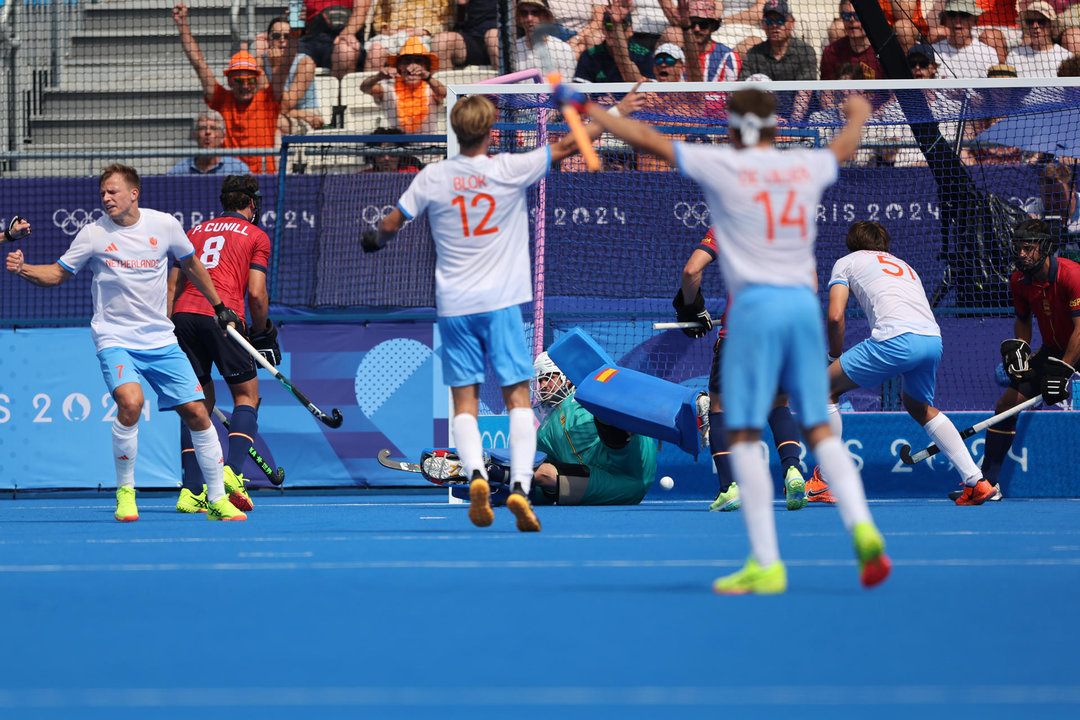 Países Bajos anota frente a España, durante el partido de hockey hierba de los Juegos Olímpicos París 2024 en Colombes, Francia, este viernes. EFE/ Miguel Gutiérrez