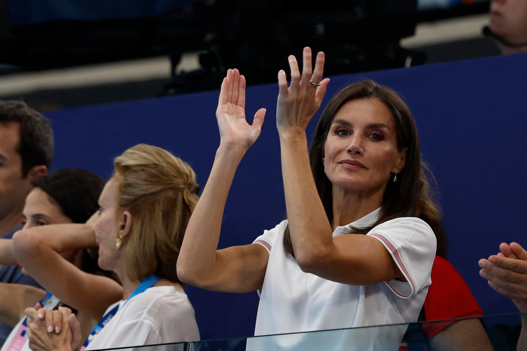 La reina Letizia presente en el partido de la ronda preliminar de waterpolo contra Japón de los Juegos Olímpicos París 2024 celebrados, este sábado, en Saint Denis, Francia. EFE/ Julio Muñoz