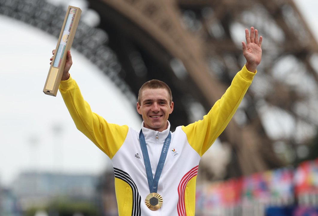 El belga Remco Evenepoel, doble campeón olímpico de contrarreloj y ruta en los Juegos de París. EFE/EPA/CHRISTOPHE PETIT TESSON