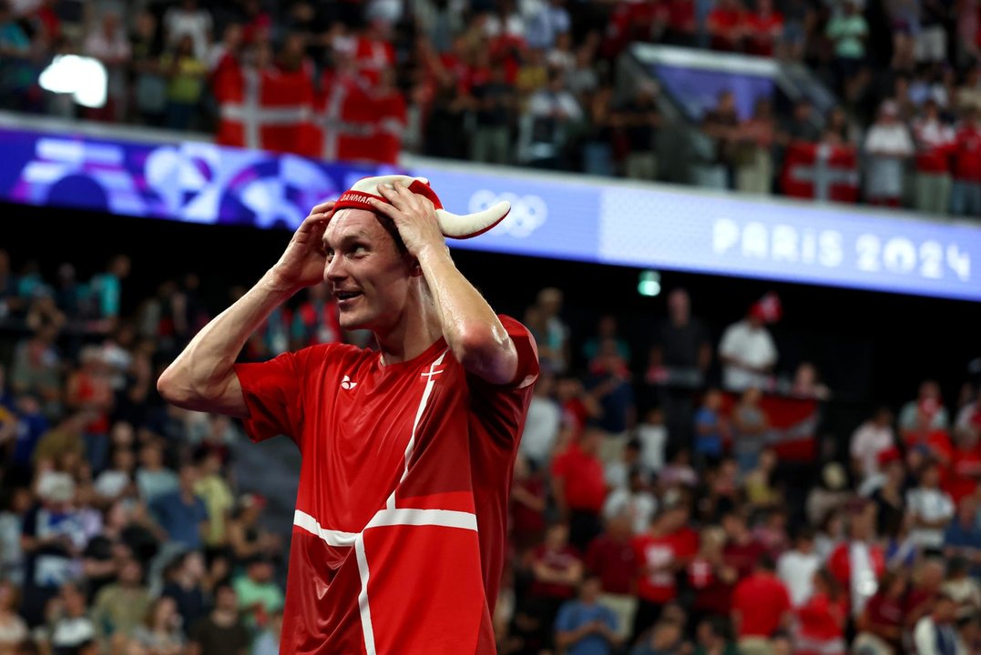 Viktor Axelsen revalidó el oro olímpico en la prueba individual masculina de bádminton EFE/EPA/DIVYAKANT SOLANKI