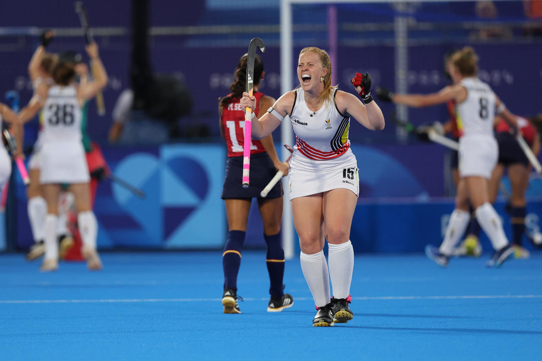 Las jugadoras de Bélgica Vanessa Blockmans durante el partido de cuartos de final de Hockey sobre hierba femenino, entre Bélgica y España, de los Juegos Olímpicos de París 2024 este lunes, en el Estadio Yves-du-Manoir de Colombes (Francia). EFE/ Miguel Gutiérrez