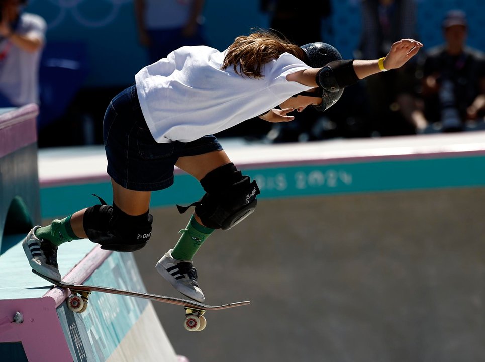 La española Naia Laso, de 15 años, en la pista de La Concordia. EFE/EPA/YOAN VALAT