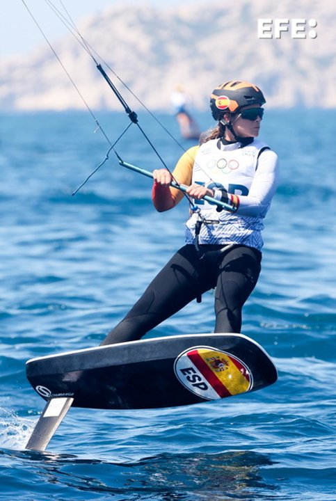 Gisela Pulido ha dicho adiós a París 2024 en Fórmula Kite (tabla con cometa y foil).EFE/EPA/OLIVIER HOSLET