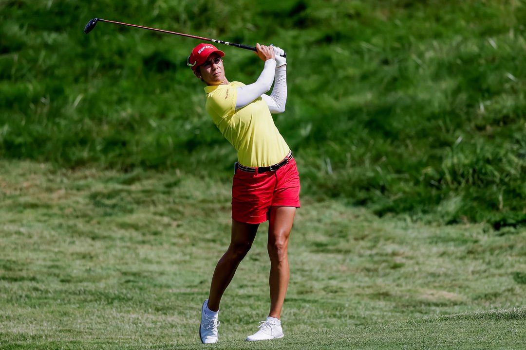 La española Azahara Munoz en el Le Golf National en Saint-Quentin-en-Yvelines, Francia. EFE/EPA/ERIK S. LESSER