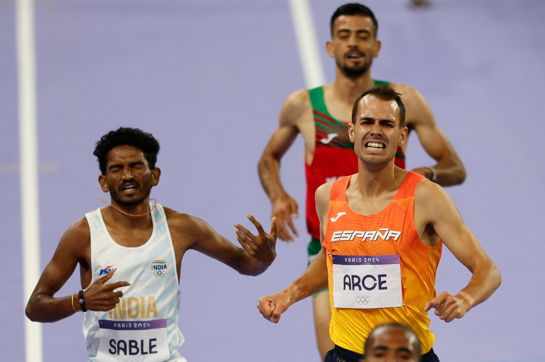 El burgalés Dani Arce en la prueba de los 3000 obstáculos en el Estade de France en Paris, Francia. EFE/ Julio Munoz