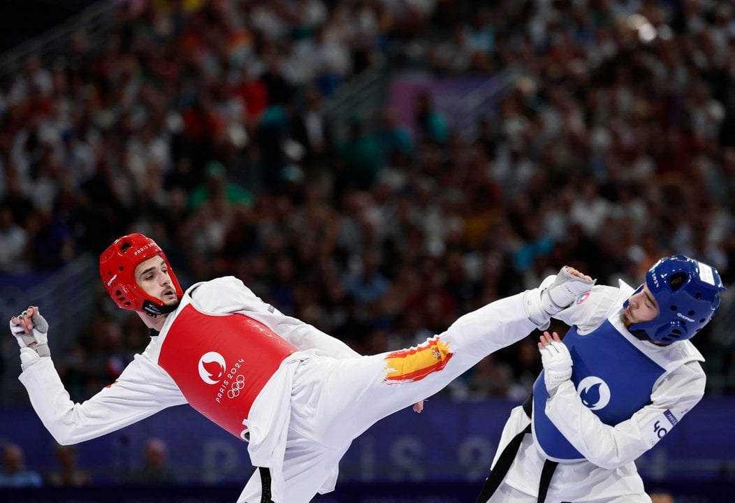 El español Javier Pérez Polo en su combate ante el francés Souleyman Alaphilippe. EFE/EPA/CAROLINE BREHMAN