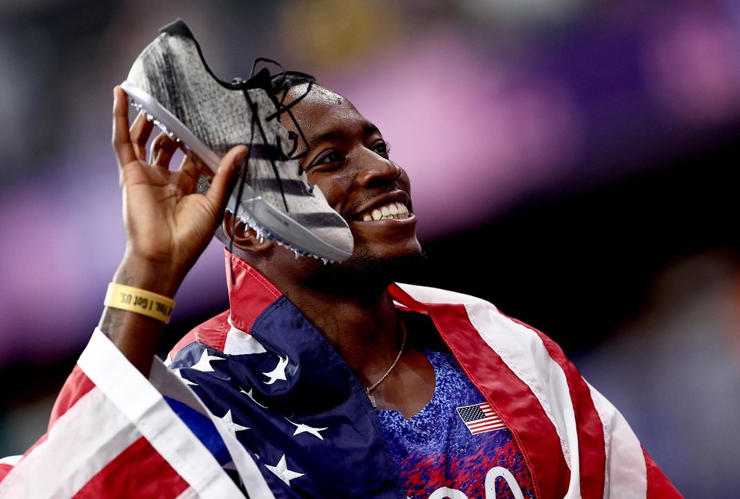 El estadounidense Grant Holloway tras ganar la final de 110 metros vallas. EFE/EPA/ANNA SZILAGYI