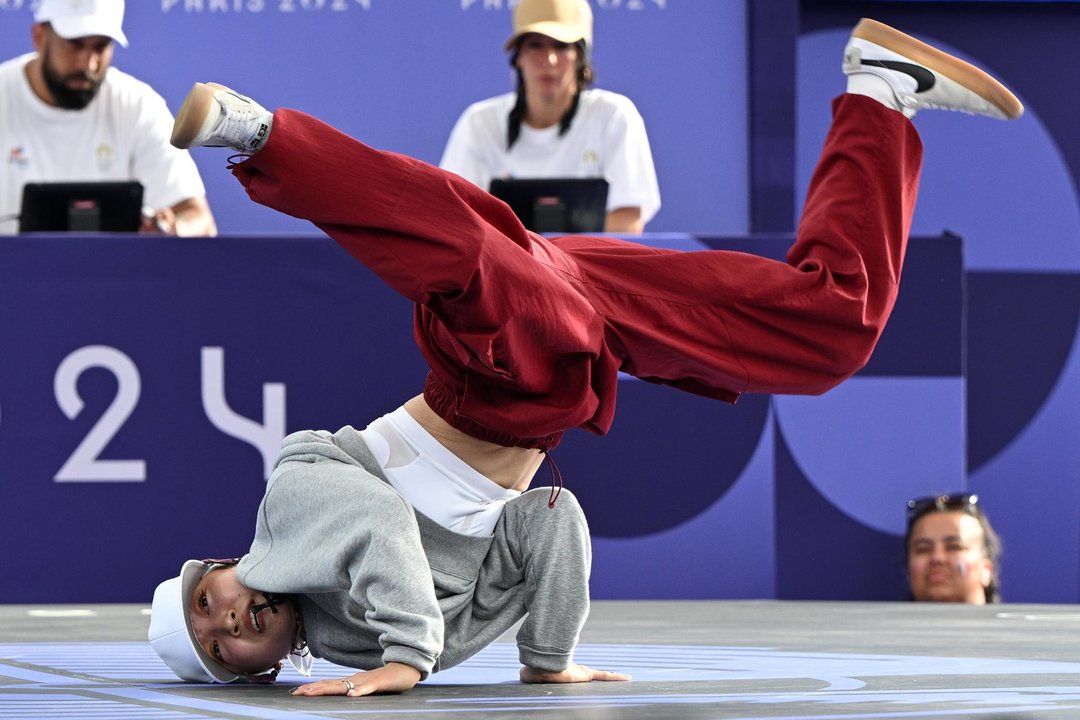 la japonesa Ami durante la prueba de breaking de los Juegos Olímpicos de París 2024. FE/EPA/CAROLINE BLUMBERG