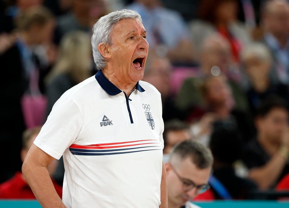 El entrenador de Serbia, Svetislav Pesic, durante el partido por la medalla de bronce ante Alemania. EFE/EPA/CAROLINE BREHMAN