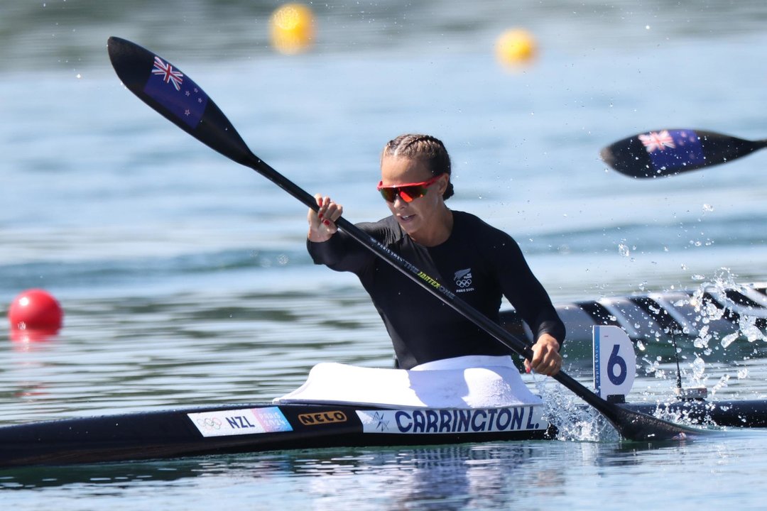 La piragüista neozelandesa Lisa Carrigton en el Vaires-sur-Marne Nautical Stadium en Vaires-sur-Marne, Francia. EFE/EPA/ALI HAIDER