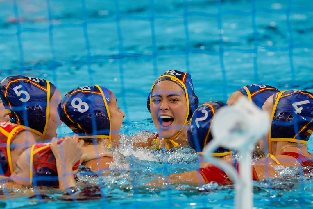 Las waterpolistas españolas celebran proclamarse ganadoras de la medalla de oro de los Juegos Olímpicos de París 2024 ante Australia en Nanterre, Francia. EFE/ Lavandeira Jr.