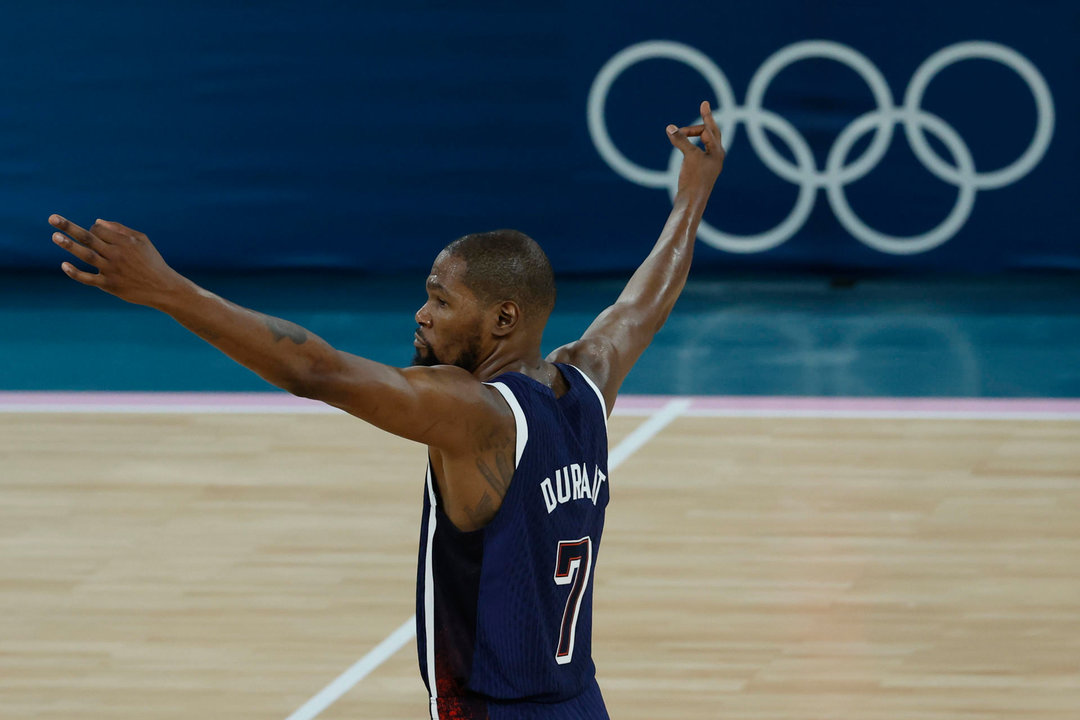 El jugador estadounidense Kevin Durant en la final de Baloncesto masculino, entre Francia y EEUU, de los Juegos Olímpicos de París 2024 este sábado, en el Bercy Arena de la capital gala. EFE/ Juanjo Martin