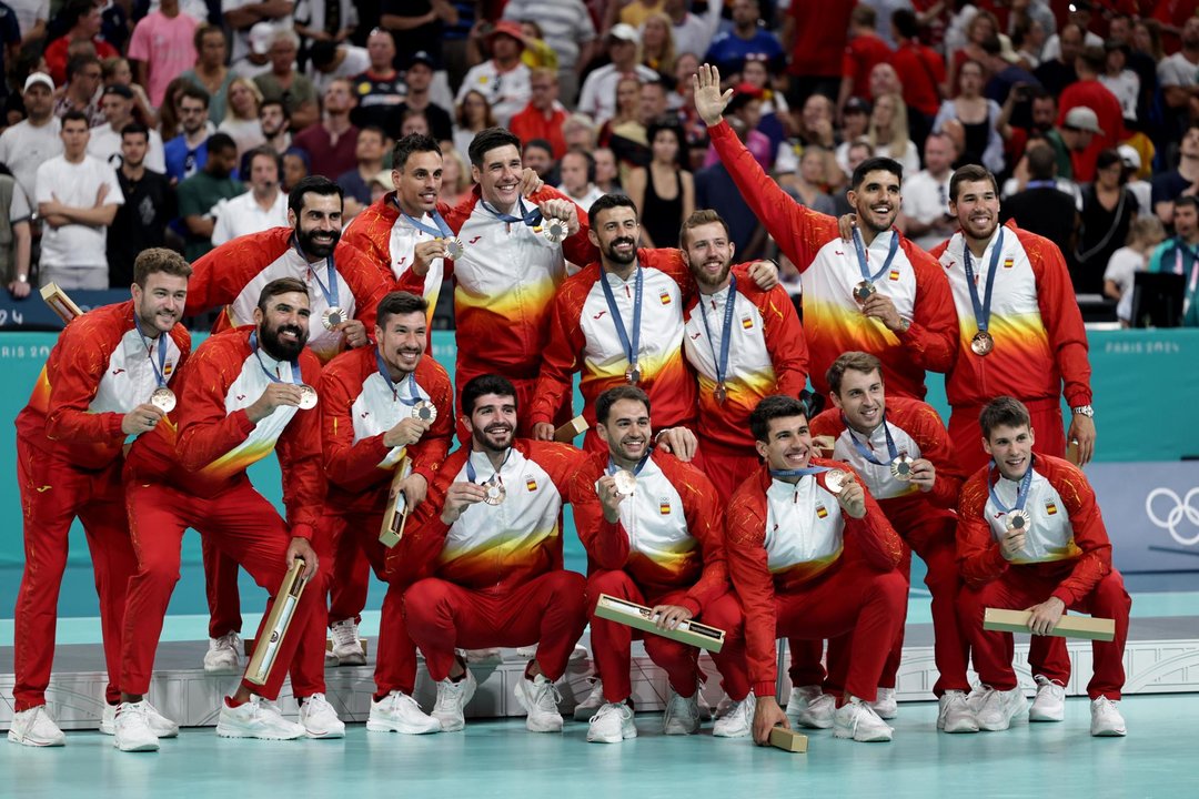 Los jugadores de España celebran la consecución del bronce olímpico. EFE/EPA/ALEX PLAVEVSKI