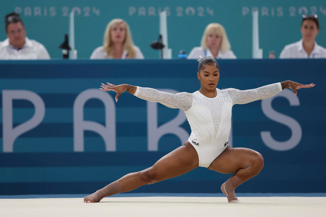 Jordan Chiles criticó este jueves por "injusta" la retirada de su bronce en suelo en París 2024, tras una apelación que dio por medallista en su lugar a la rumana Ana Barbosu. EFE/ Miguel Gutiérrez