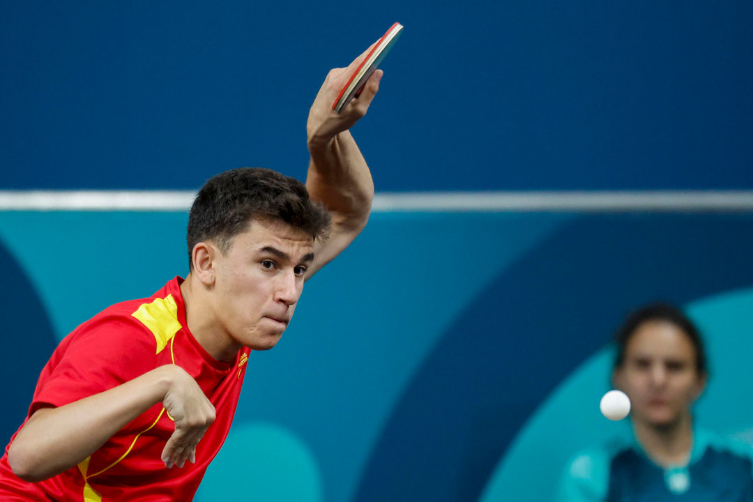 El español Ander Cepas, de tenis de Mesa, este en los Juegos Paralímpicos de París 2024. EFE/Javier Etxezarreta