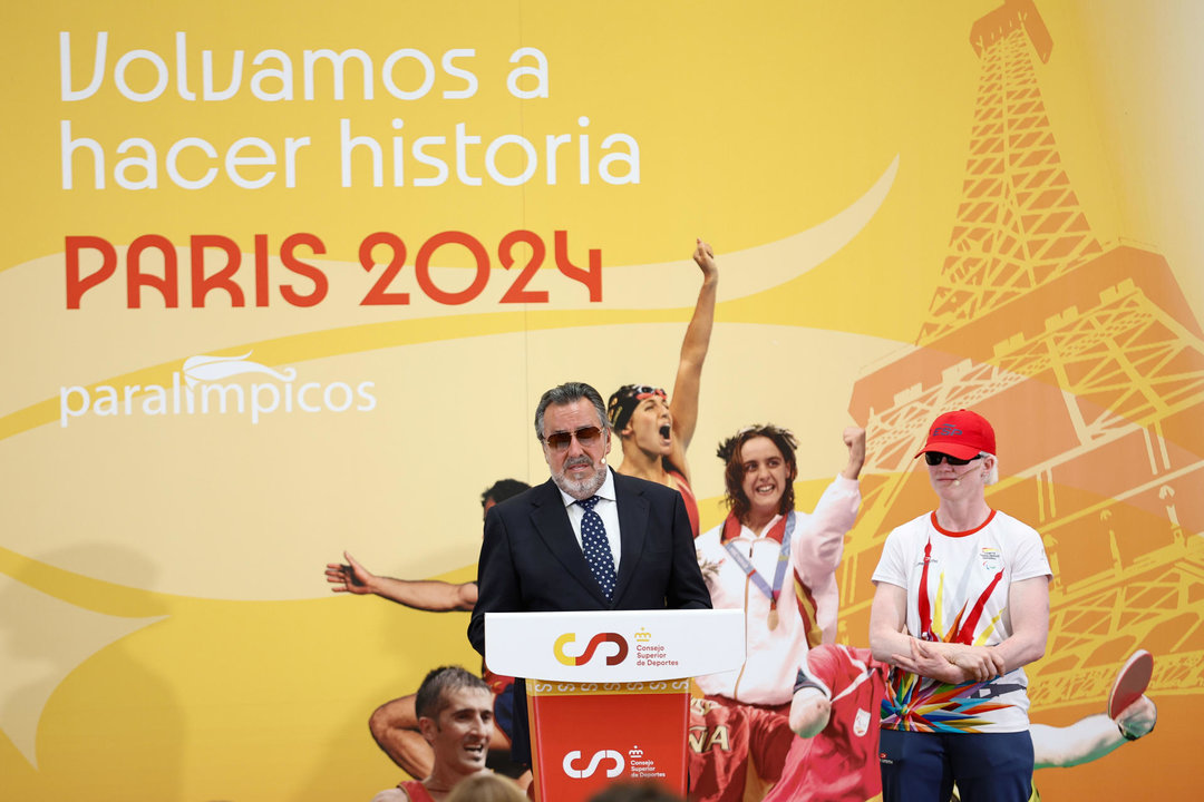 El presidente del Comité Paralímpico Español (CPE), Miguel Carballeda, pronuncia un discurso durante el acto de agradecimiento a las instituciones del Equipo Paralímpico Español que ha participado en los Juegos Paralímpicos de París 2024, este martes en Madrid. EFE/Rodrigo Jiménez